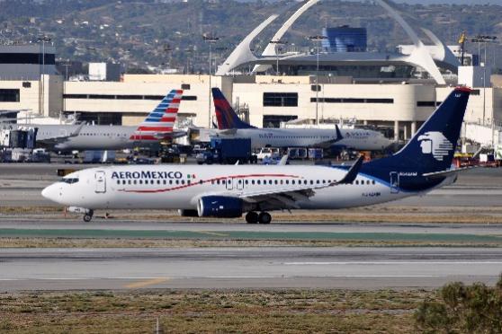 AeroMéxico dice tráfico cae 4.9% en noviembre, hila 35 bajas