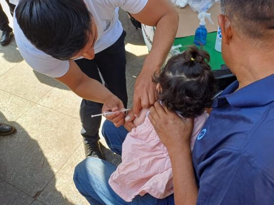 Continúa vacunación contra sarampión en la Ciudad de México