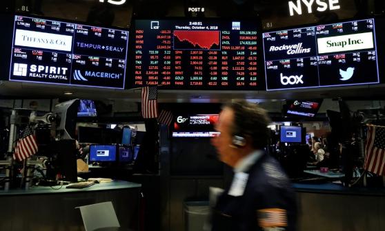 Wall Street opera en rojo ante caída de acciones por avance de bonos