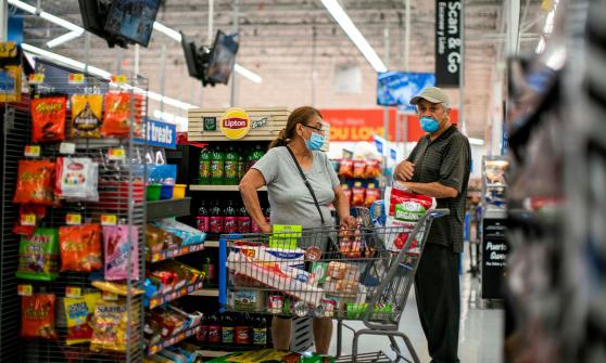 Walmart, ante un nuevo desafío: Atraer de vuelta a clientes de bajo presupuesto