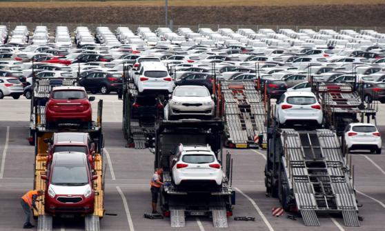 Exportación de autos cae 3.8% en noviembre, su primer revés en nueve meses