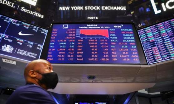 Wall Street opera a la baja, en camino de un cierre mensual y trimestral perdedor