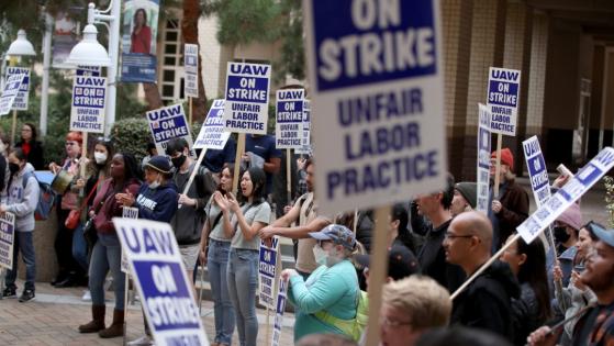 Trabajadores de GM, Ford y Stellantis se declaran en huelga en EU