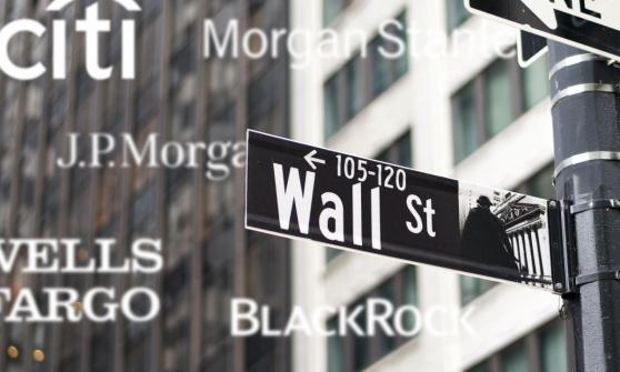 Acciones de EU suben, mientras Wall Street espera más reportes de ganancias bancarias