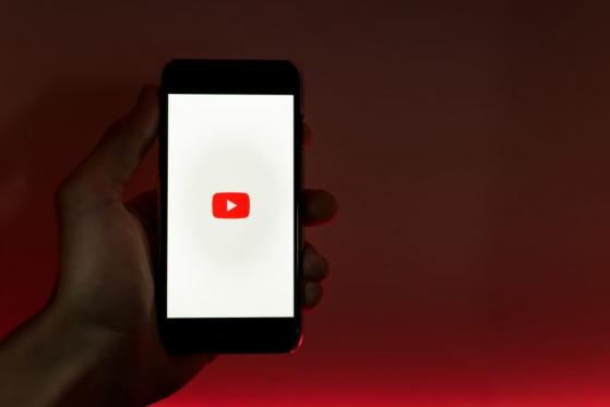 YouTube exigirá a los creadores de contenido identificar videos generados por IA