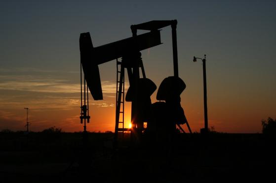 Petróleo cierre: WTI cae 5.6% tras liberación reservas IEA