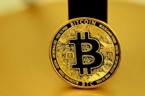 Grayscale debuta nuevo ETF mini de Bitcoin en EEUU