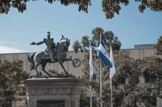 El Salvador elimina pago del impuesto sobre la renta para capitales provenientes del extranjero