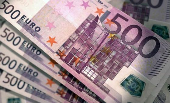 Euro cierre: Moneda cede terreno por 1ra vez en 3 días
