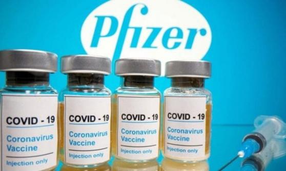 Pfizer anuncia que tres dosis de su vacuna podrían neutralizar variante ómicron 