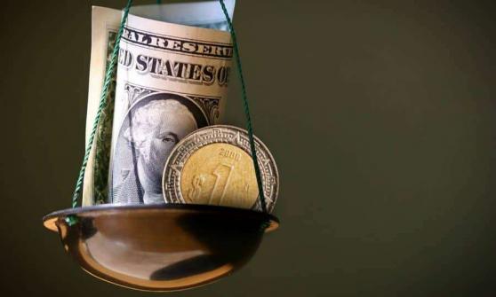Peso se deprecia en el cierre de la semana ante revalorización del dólar
