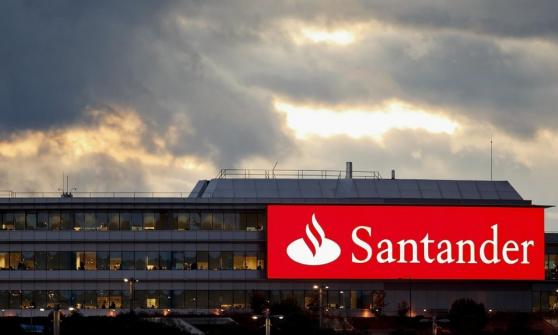 Santander reporta intermitencia en cajeros y pagos con tarjeta de débito