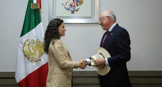 Luisa María Alcalde se reúne con Ken Salazar: tratan temas de seguridad 