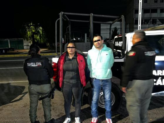 Pareja traía 26 paquetes con aparente droga; los detiene la Guardia Civil en Tecámac