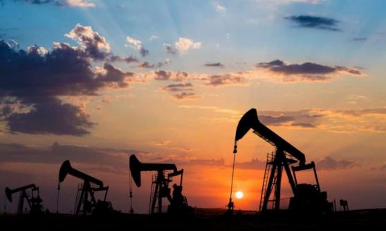 Petróleo sube en primera jornada de marzo, impulsado por mejores perspectivas de la demanda