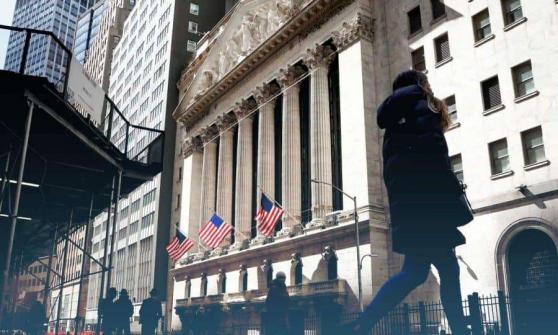Wall Street abre en verde ante desaceleración económica de EU y resultados trimestrales