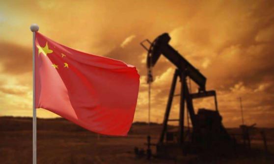 Petróleo opera estable mientras China contrarresta temores de demanda
