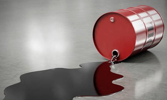 Nueva ola de COVID en China y temores por recesión tumban precios del petróleo