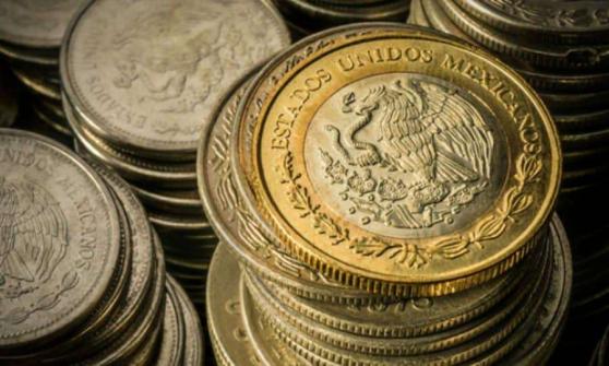 Peso mexicano inicia semana con pérdidas por temores en el sistema financiero de EU