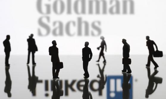 Exbanqueros de Goldman recurren a LinkedIn para buscar trabajo