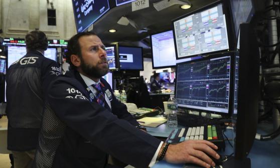 Wall Street abre a la baja previo a publicación de reportes de tecnológicas