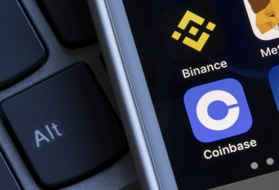 Coinbase se acerca a la compra de Mercado Bitcoin mientras Binance prepara su expansión en Río