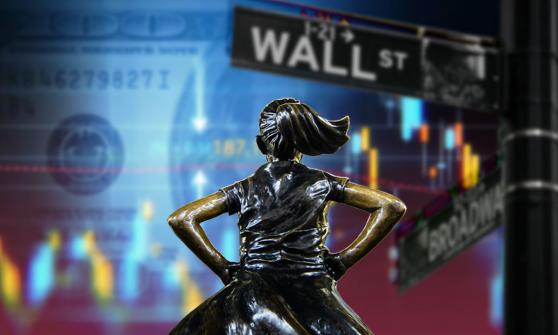 Wall Street inicia semana con números mixtos, mientras los riesgos de recesión se acentúan