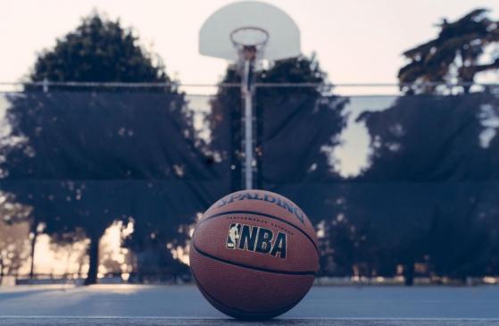 NFTs de la NBA comercializados por Top Shot podrían calificar como valores, dictamina tribunal en EEUU