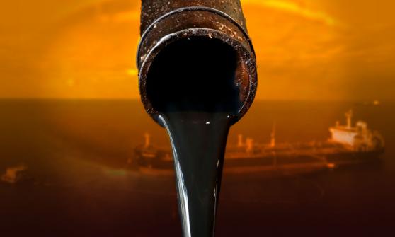 Petróleo se desploma 3%, con alzas de tasas que oscurecen la perspectiva