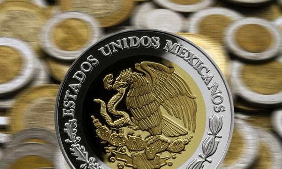Peso avanza previo a anuncio de Banxico sobre una posible alza de tasas