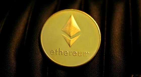 Ethereum queda atrás ante la fortaleza de los ETF de Bitcoin