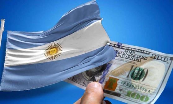 ¿Qué es el ‘dólar blue’ y por qué se utiliza en Argentina?