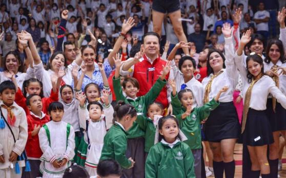 Gobernador de Durango informa la entrega de uniformes gratuitos de educación básica