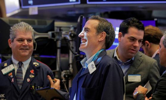 Wall Street extiende rally en la última jornada de la semana