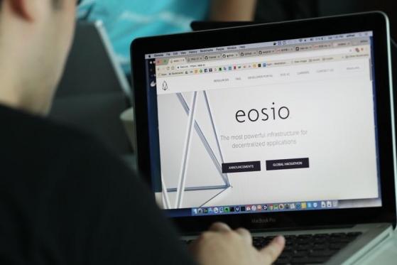 EOS da un salto y la Fundación presenta una nueva 