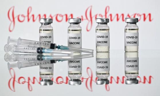 Johnson & Johnson sumó 502 mdd por su vacuna contra el COVID-19 en el tercer trimestre
