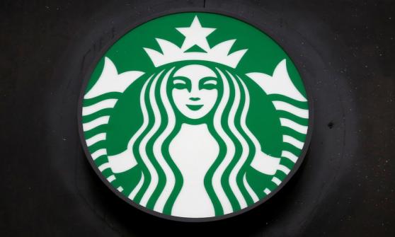 Starbucks tendrá líder interino con salario de un dólar; nuevo CEO, hasta finales de 2022