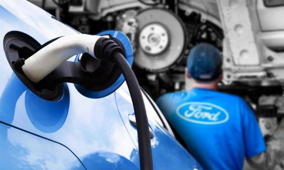 Ford quiere acelerar su cambio a vehículos eléctricos y anuncia acuerdos