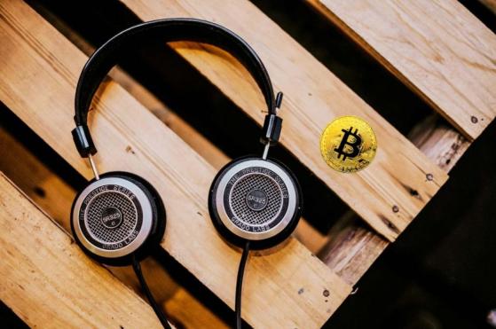 Escuchar podcast ahora es una forma de ganar Bitcoin con esta aplicación