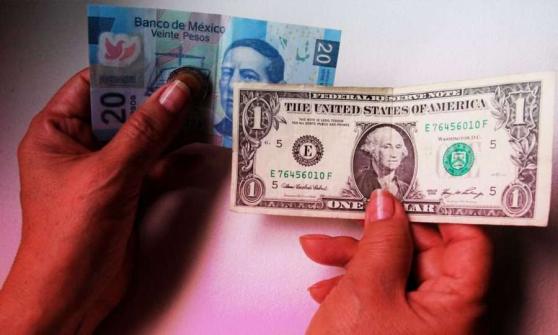 Peso mexicano se deprecia ante el dólar por datos económicos de EU