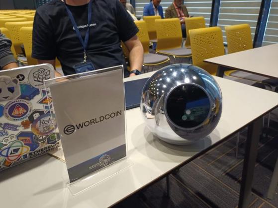 Worldcoin trabaja en nuevo lector ocular más parecido a un producto Apple: informe 