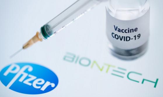 Acciones de Pfizer y BioNTech repuntan tras aprobación completa de su vacuna vs COVID-19 en EU