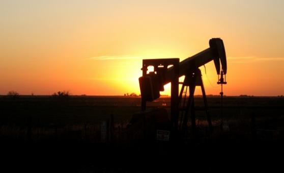 Petróleo: Corta racha de tres avances al hilo
