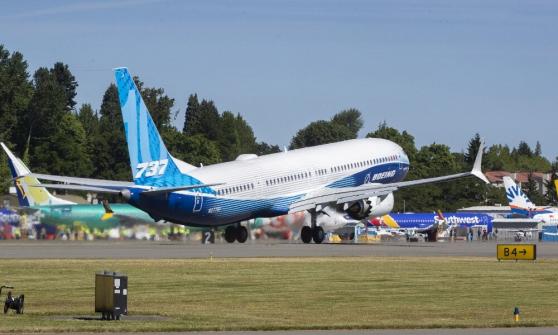 737 MAX más grande de Boeing despega en vuelo inaugural