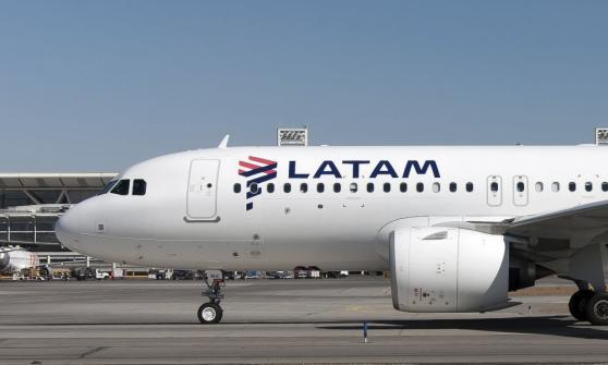 Ingresos de Latam Airlines se mantienen por debajo de niveles prepandemia por rebrotes de COVID-19