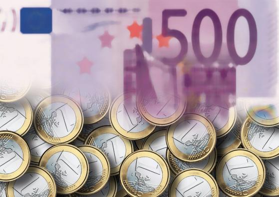 Europa cierre: Bolsas suben, euro pierde por tercer día