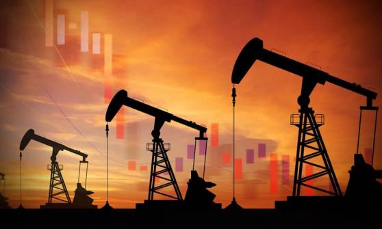 Petróleo cae más de 2% en la apertura a medida que los mercados se desploman y el dólar sube