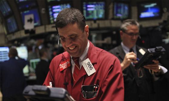 Acciones suben, pero Wall Street sigue en camino de fuertes pérdidas semanales