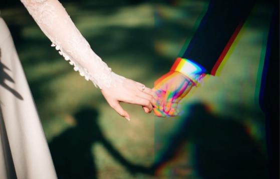 Española Alicia Framis hará historia al contraer matrimonio con un holograma de IA