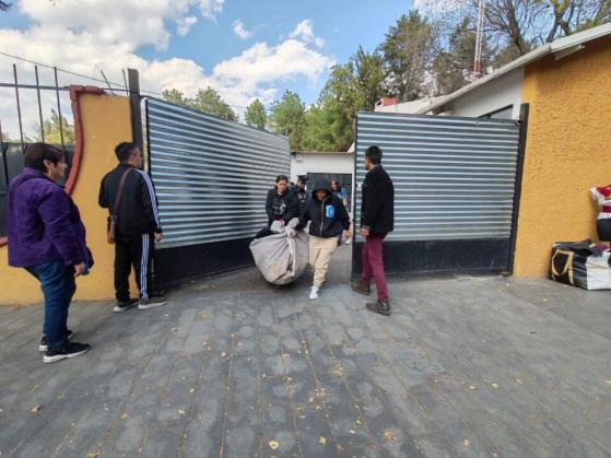 Entrega Alcaldía Coyoacán enseres a comerciantes